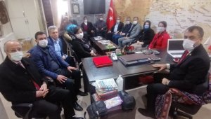 Muhtarlardan Akın'a plaket