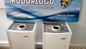 Terk edilen binayı hırsızlar boşalttı