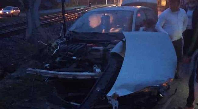 Trenin biçtiği araçta burnu bile kanamadı