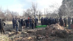Tüfekle vurulan genç defnedildi
