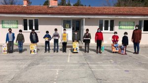 Yazıhan'da çocuklar kendi oyuncaklarını kendi yapıyor