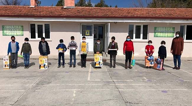 Yazıhan'da çocuklar kendi oyuncaklarını kendi yapıyor