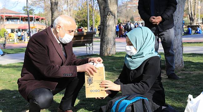 Battalgazi'den kitapseverlere anlamlı hediye