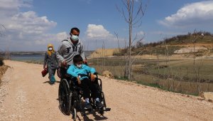 Dört gözle okul yolunun yapılmasını bekliyor
