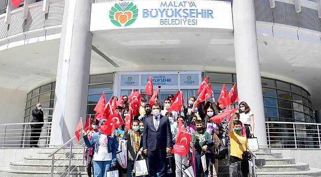 Gürkan; Çocuk olan kardeşlerimiz yarın bu şehri ve ülkeyi yönetecekler