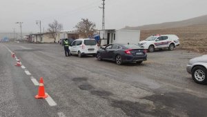 Karantinaya alınan vatandaşları ihtiyaçlarını vefa destek grubu karşılıyor