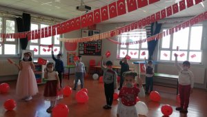 Miniklerden 23 Nisan coşkusu