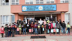 Öğrencilere Kırtasiye ve Spor Malzemesi Yardımı