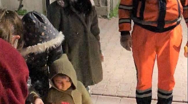 Temizlik görevlilerine sürpriz kutlama