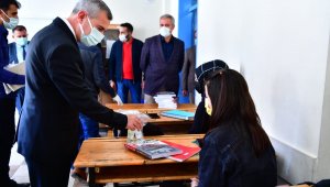 Yeşilyurt'tan öğrencilere sınav deneme seti hediyesi