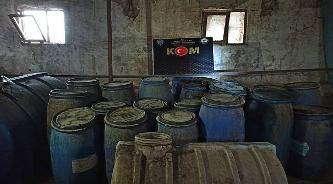 3 bin 688 litre boğma rakı ele geçirildi