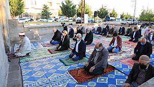Bayram Namazı 800 Yıllık Namazgâhta Eda Edildi