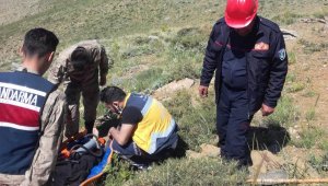 Doğanşehir'de Kayalıklardan Düşen Şahıs Yaralandı