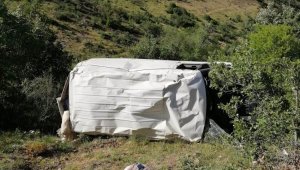 Minibüs şarampole yuvarlandı: 2 yaralı
