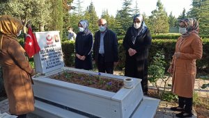 Şehitlikte hüzünlü bayram
