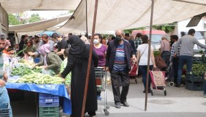 Semt pazarı esnafın da tüketicinin de yüzünü güldürdü