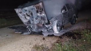 Seyir halindeki otomobil yandı