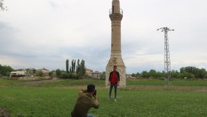 Sular altında kalan köyün 'yalnız minaresi'