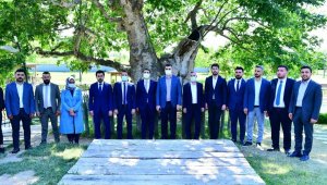 Başkan Çınar ve Eyyüp Kadir İnan AK Partili gençlerle buluştu