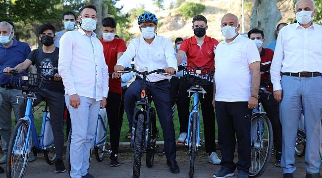 Başkan Güder, Sağlıklı yaşam için gençlerle pedal çevirdi