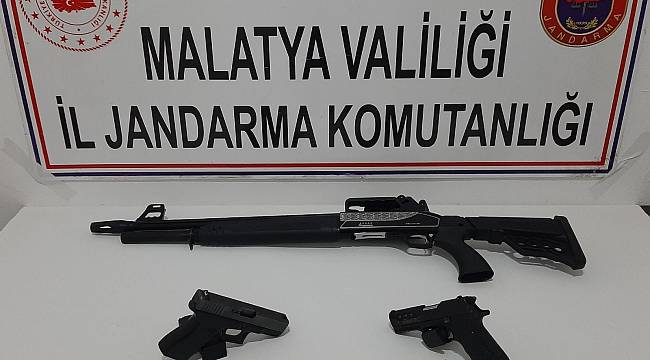 Durdurulan araçta silahlar ve mermi ele geçirildi