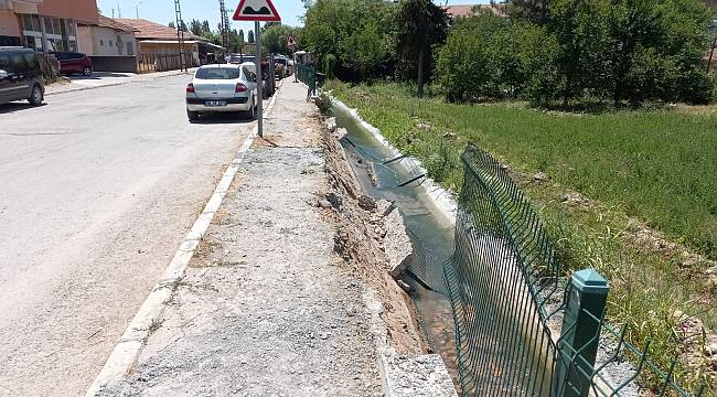 Kaldırım çöktü, tehlike ucuz atlatıldı