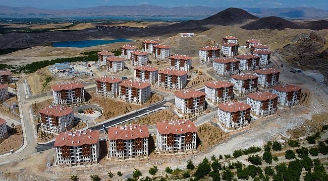 Konut kurasında ismi çıkan depremzedeler, duygu dolu anlar yaşadı