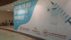 Malatya'da AVM'de aşılama devam ediyor