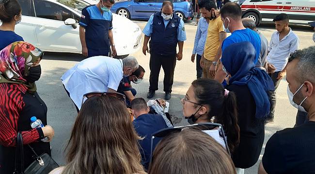 Otomobil yayaya çarptı, hastaneden koşarak gelen doktor ilk müdahaleyi yaptı
