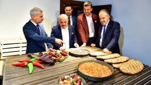 Sağlıklı Kentler Birliği Başkanı Aktaş ve meclis üyeleri, Yeşilyurt lezzet caddesindeki müzeleri gezdi