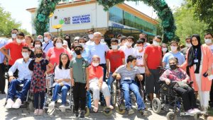 Başkan Güder, özel gereksinimli bireyler ve aileleriyle buluştu