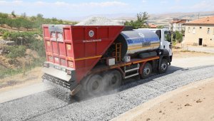 Battalgazi Belediyesi'nden 10 kilometrelik sathi kaplama çalışması