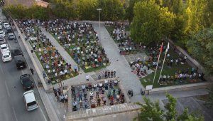Güder, bayram namazını Battalgazililerle birlikte kıldı