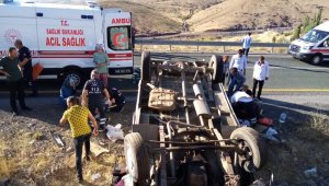 İki ayrı trafik kazasında 14 kişi yaralandı