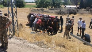 Kontrolden çıkan araç devrildi: 5 yaralı