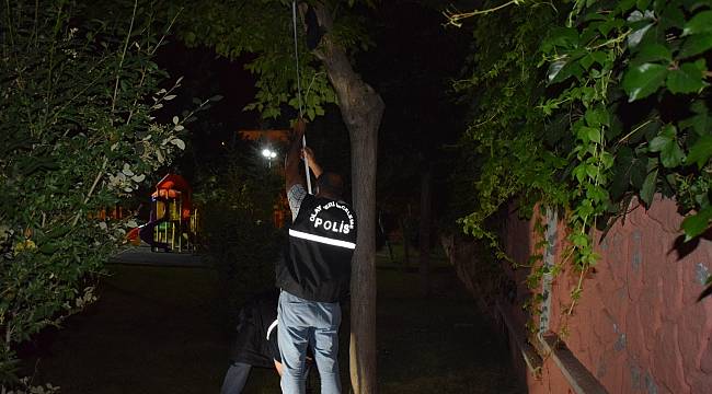 Polis Ekipleri 27 Yaşındaki Genci Son Anda Kurtardı