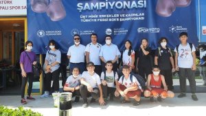 Malatyalı Boksör Merve Karakoç dereceyle yurda döndü