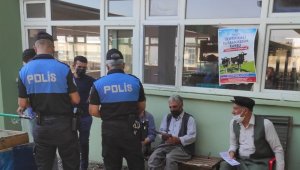 Polis ekiplerinden kurban pazarında sahte para uyarısı