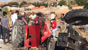 Tırın çarptığı traktör ikiye ayrıldı: 1 ağır yaralı
