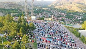 Yeşilyurt'ta da bayram namazı heyecanı yaşandı