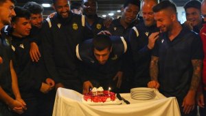 YMS'li genç kaleciye doğum günü kutlaması