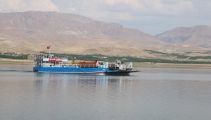 Denizi olmayan Malatya'da feribot yolculuğu ilgi görüyor