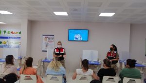 Fabrika çalışanı kadınlara KADES eğitimi