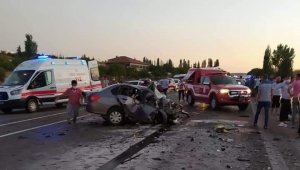 Malatya'da iki araç kafa kafaya çarpıştı: 1 ölü, 2 yaralı