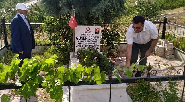 Şehitliğe anlamlı ziyaret