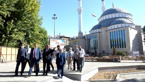 Başkan Gürkan, Kernek Meydanı'ndaki çalışmaları inceledi