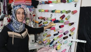 Dikiş nakış yaparak evine ve 3 çocuğuna bakıyor
