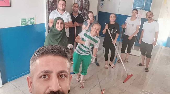 Eğitimciler kolları sıvayıp okullarını temizledi