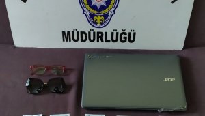 Öğretmenin eşyalarını çalan öğrenciler kameraya yakalandı