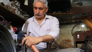 Ustasından öğrendiği mesleği 54 yıldır sürdürüyor
